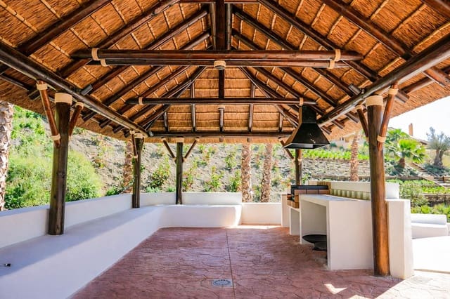 2 bedroom Flat for sale in Los Naranjos, Marbella with pool garage - € 475,000 (Ref: 9665343)