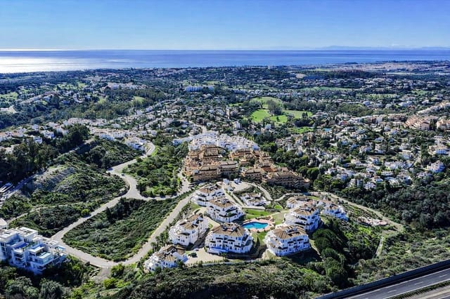 2 bedroom Flat for sale in Los Naranjos, Marbella with pool garage - € 475,000 (Ref: 9665343)