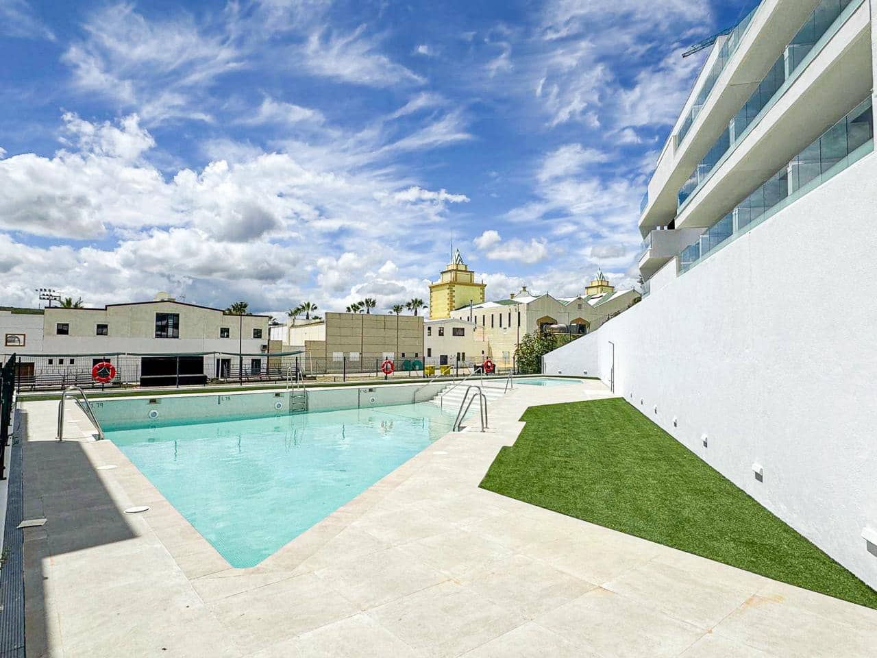 3 sypialnia Mieszkanie na sprzedaż w Estepona z basenem garażem - 488 000 € (Ref: 9786807)