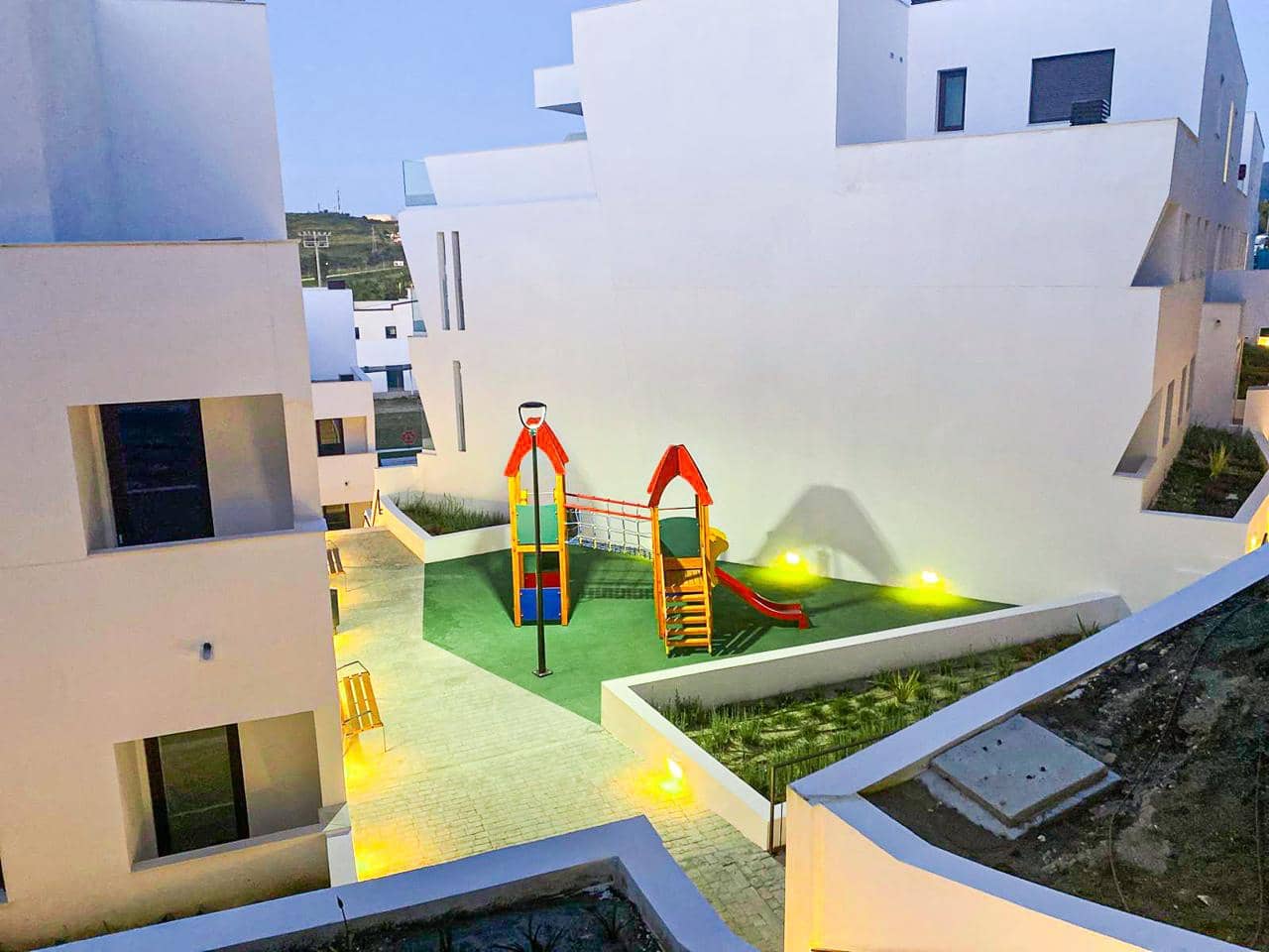 3 sypialnia Mieszkanie na sprzedaż w Estepona z basenem garażem - 488 000 € (Ref: 9786807)