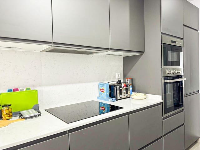 3 slaapkamer Flat te koop in Zona Calvario, Estepona met zwembad garage - € 488.000 (Ref: 9786807)