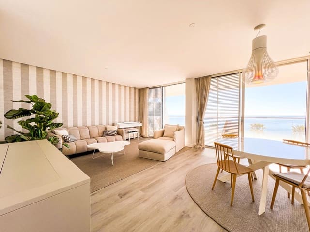 Piso de 3 habitaciones en Marina de Casares, Casares en venta con piscina garaje - 1.400.000 € (Ref: 9790083)