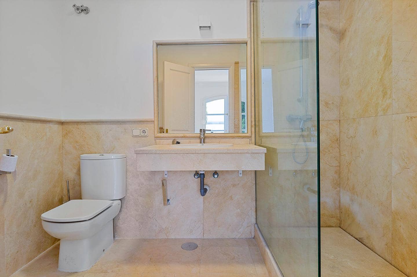 Chalet de 3 habitaciones en Benahavís en venta - 550.000 € (Ref: 9810955)