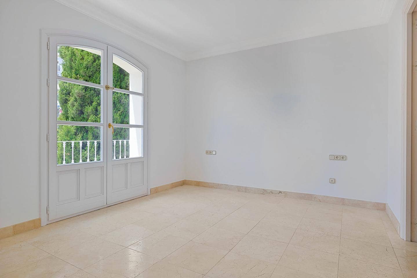 Chalet de 3 habitaciones en Benahavís en venta - 550.000 € (Ref: 9810955)