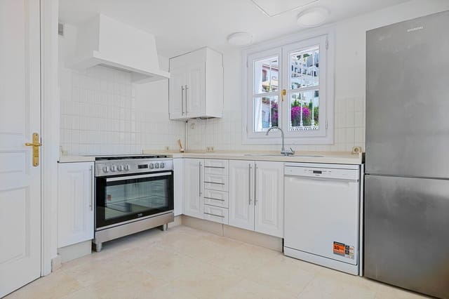 Chalet de 3 habitaciones en La Quinta, Benahavís en venta - 550.000 € (Ref: 9810955)