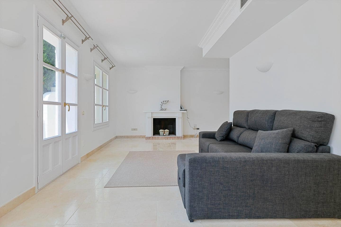 Chalet de 3 habitaciones en Benahavís en venta - 550.000 € (Ref: 9810955)