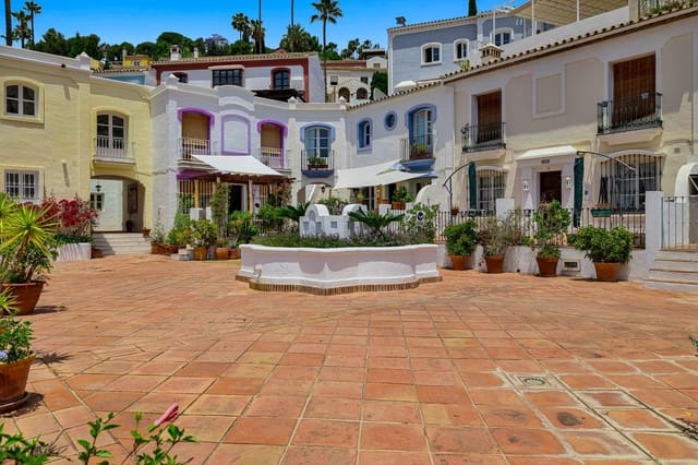 Chalet de 3 habitaciones en La Quinta, Benahavís en venta - 550.000 € (Ref: 9810955)