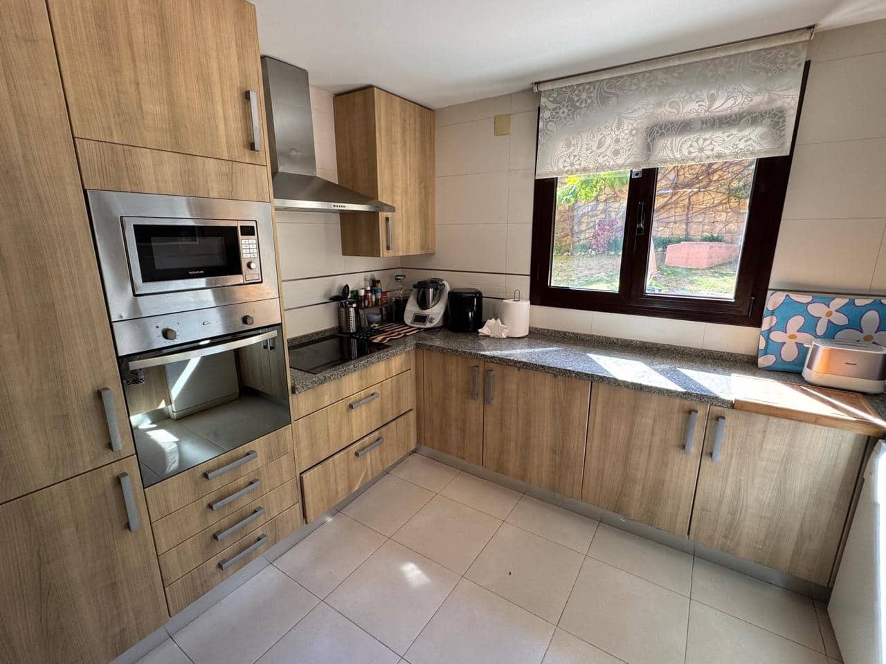 4 quarto Moradia para venda em Estepona com piscina garagem - 665 000 € (Ref: 9811059)