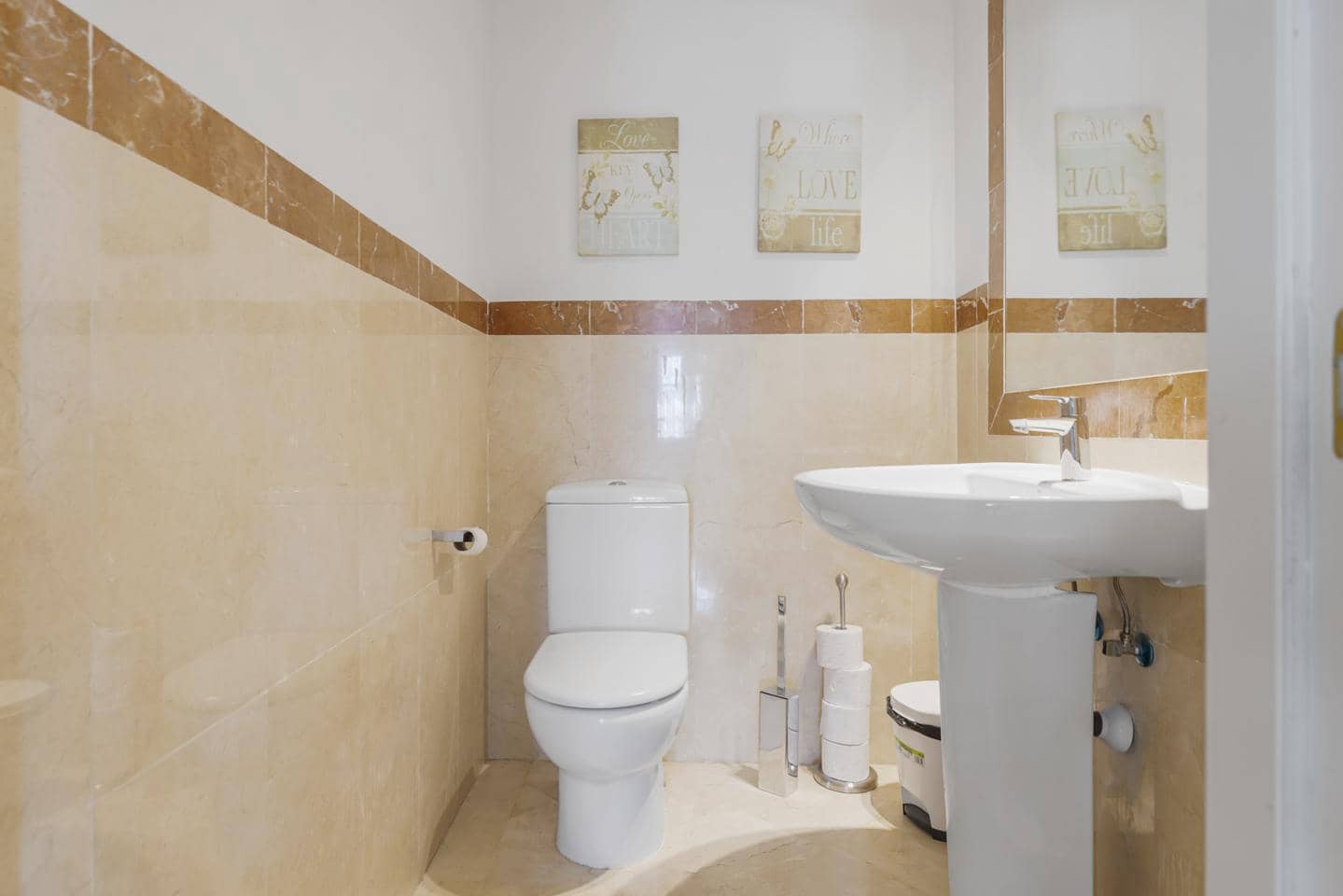 5 quarto Moradia para venda em Benahavis com piscina garagem - 995 000 € (Ref: 9811061)