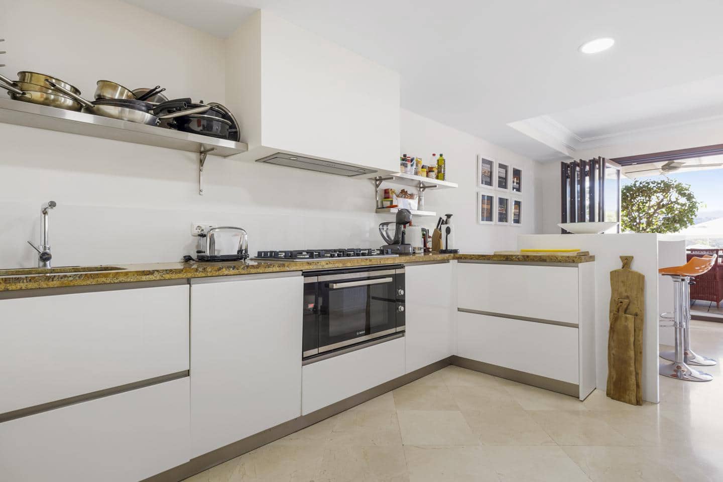 5 quarto Moradia para venda em Benahavis com piscina garagem - 995 000 € (Ref: 9811061)