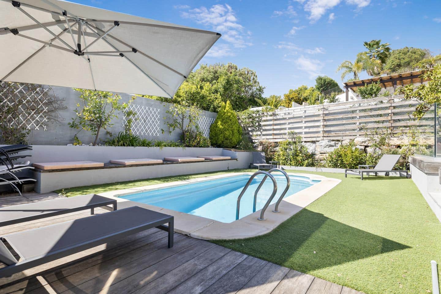 5 quarto Moradia para venda em Benahavis com piscina garagem - 995 000 € (Ref: 9811061)