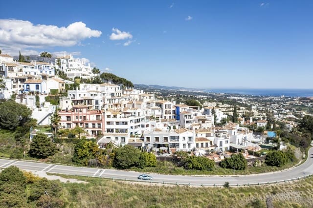 5 quarto Moradia para venda em Los Arqueros - Puerto del Almendro, Benahavís com piscina garagem - 995 000 € (Ref: 9811061)