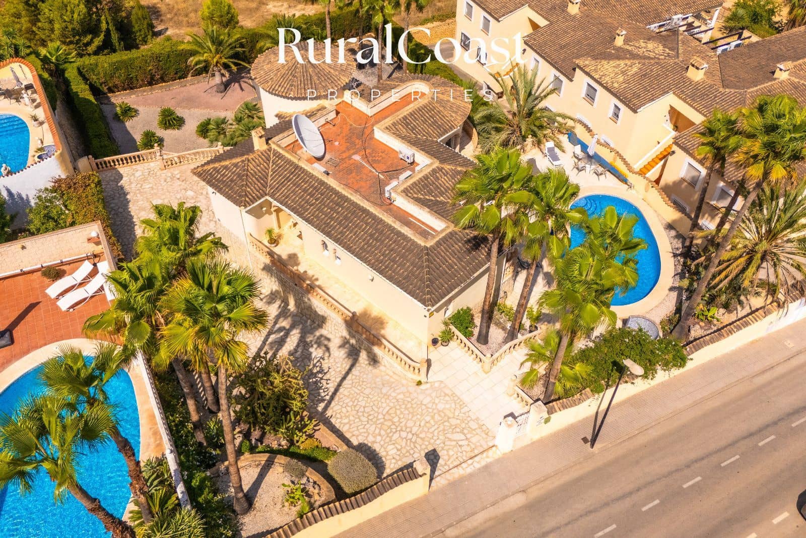 3 slaapkamer Villa te koop in La Nucia met zwembad garage - € 799.000 (Ref: 10007963)