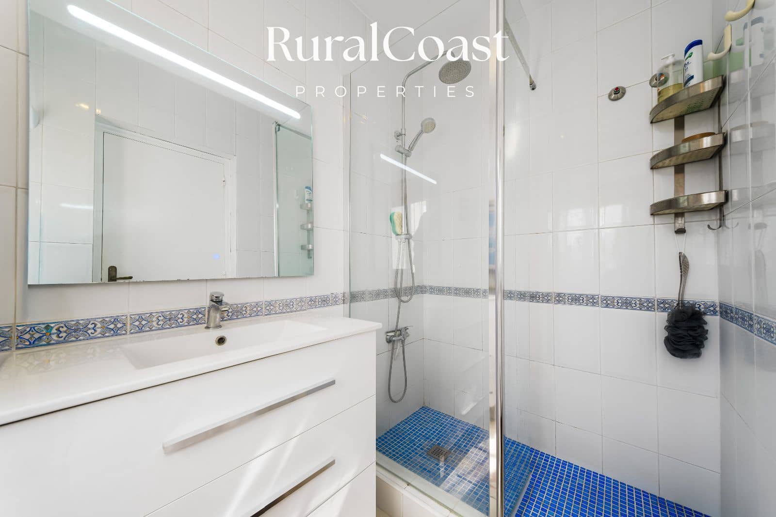 3 bedroom Villa for sale in Busot with pool - € 380,000 (Ref: 10061022)