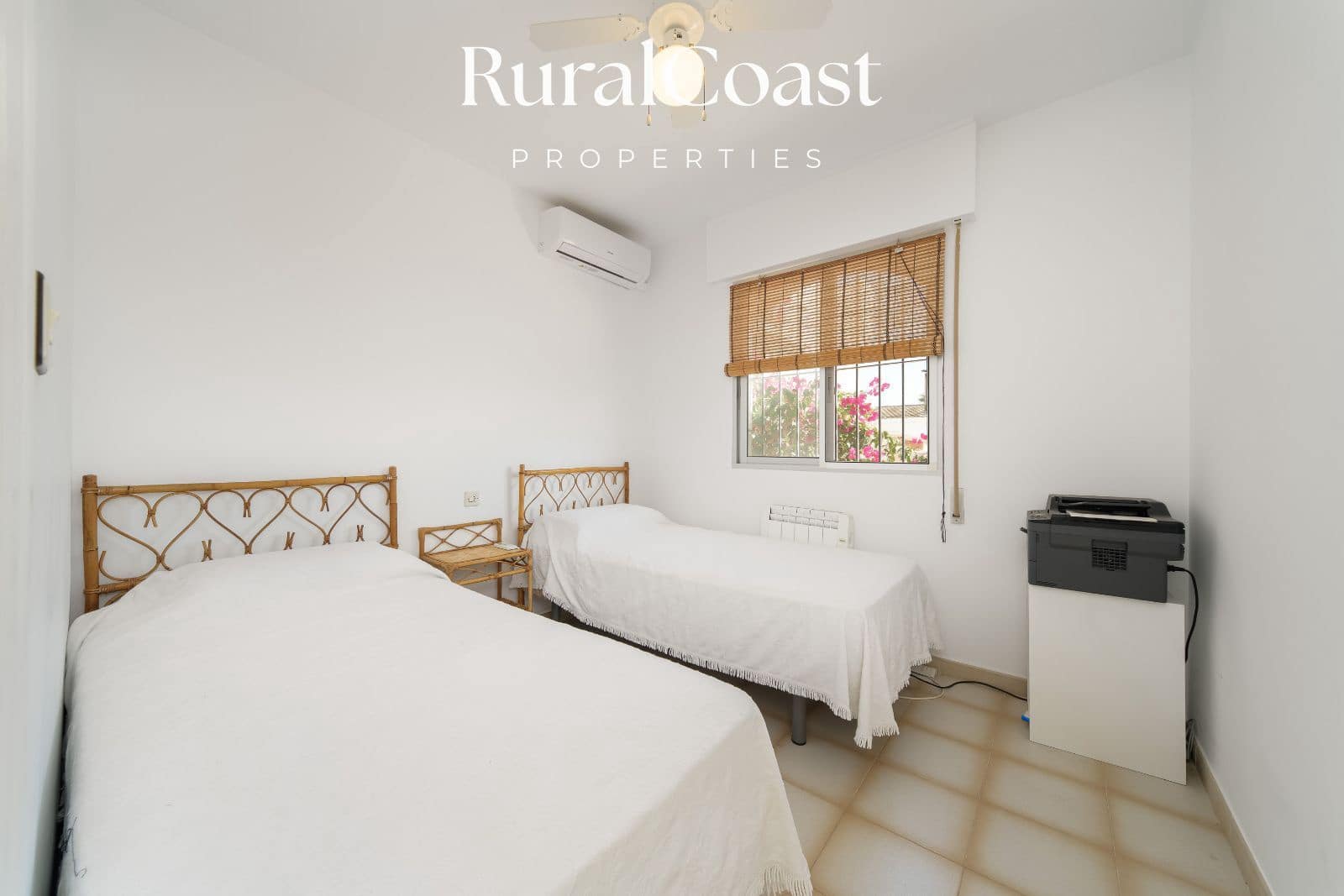 3 bedroom Villa for sale in Busot with pool - € 380,000 (Ref: 10061022)