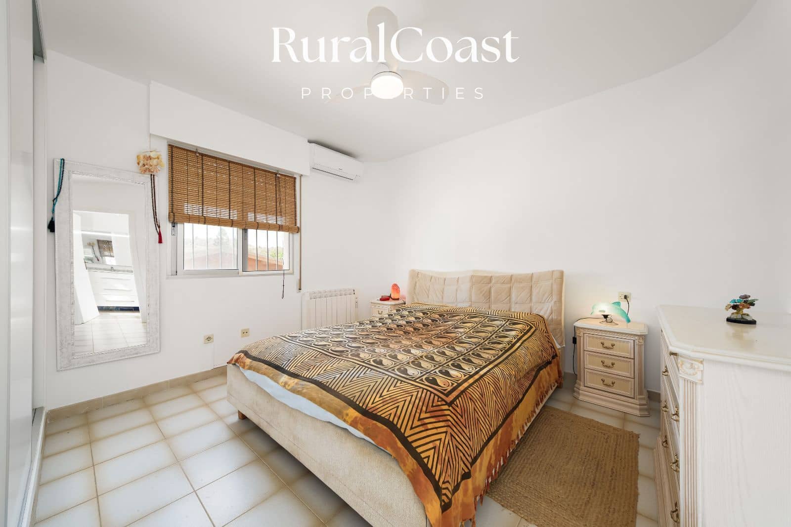 3 bedroom Villa for sale in Busot with pool - € 380,000 (Ref: 10061022)
