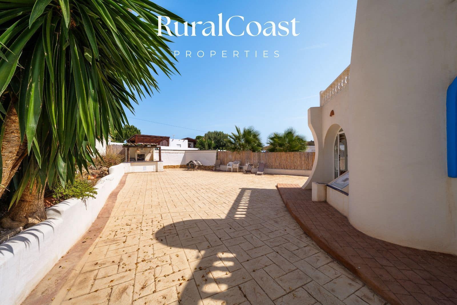 3 bedroom Villa for sale in Busot with pool - € 380,000 (Ref: 10061022)