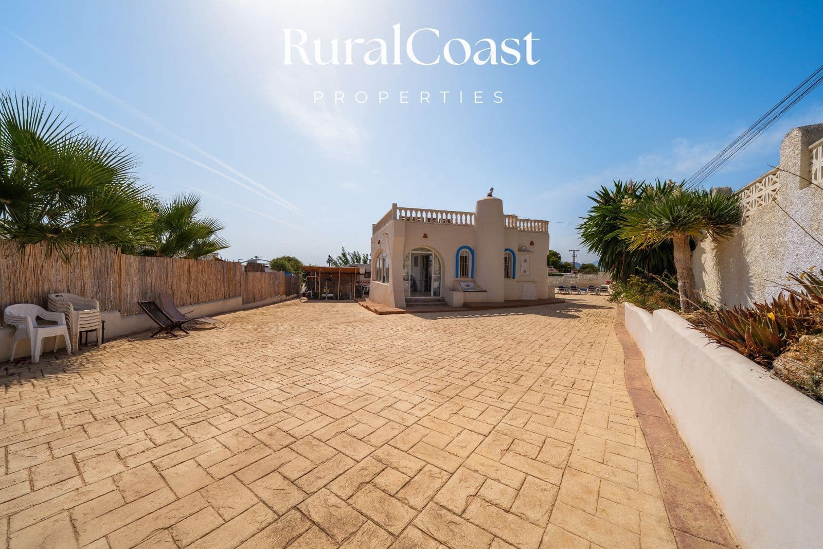 3 bedroom Villa for sale in Busot with pool - € 380,000 (Ref: 10061022)