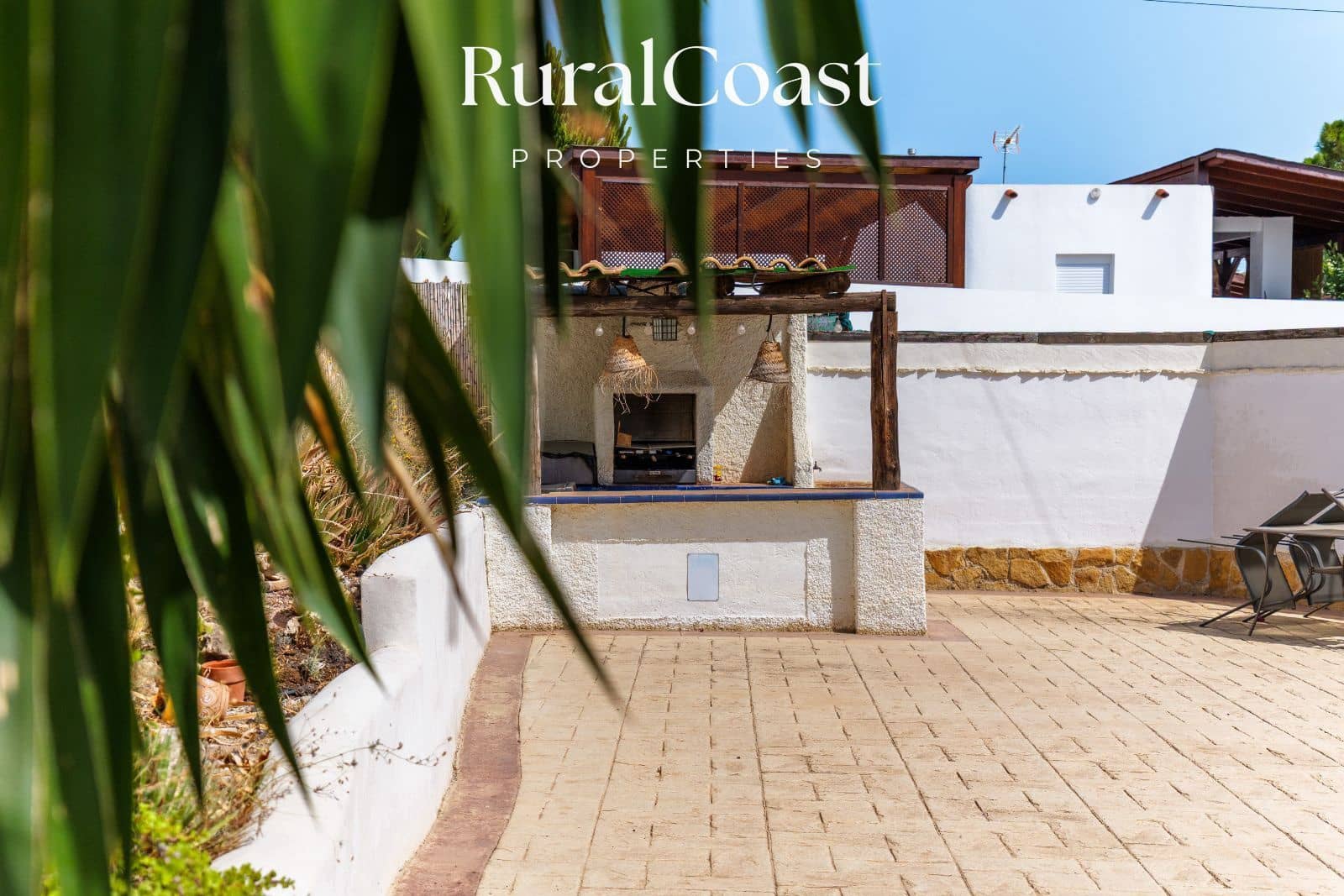 3 bedroom Villa for sale in Busot with pool - € 380,000 (Ref: 10061022)