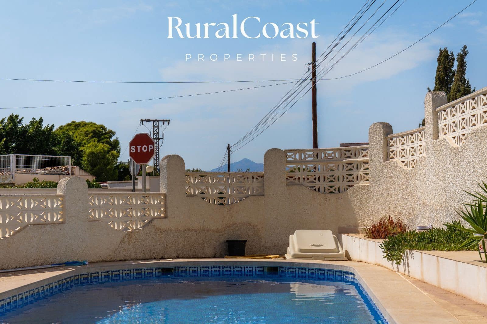 3 bedroom Villa for sale in Busot with pool - € 380,000 (Ref: 10061022)