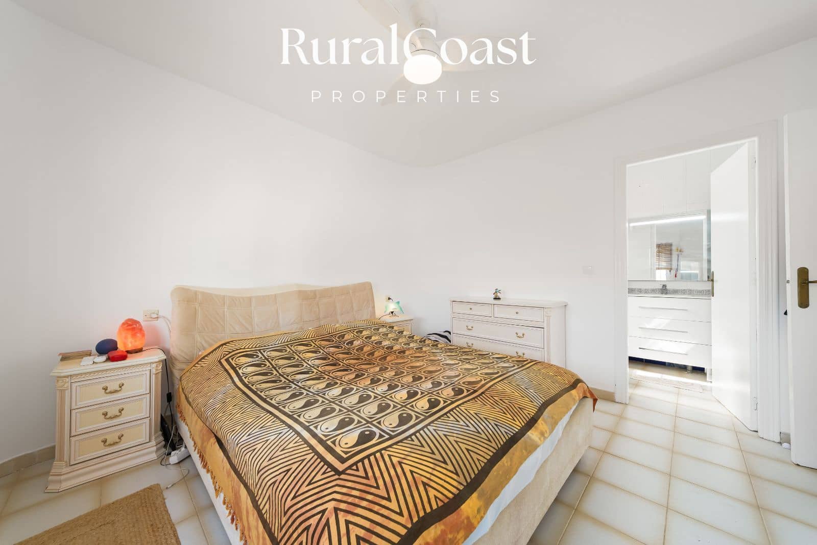 3 bedroom Villa for sale in Busot with pool - € 380,000 (Ref: 10061022)