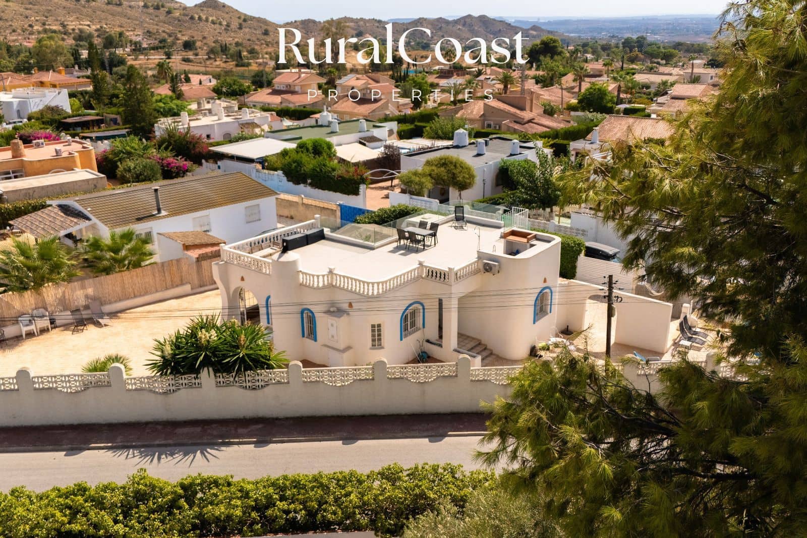 3 bedroom Villa for sale in Busot with pool - € 380,000 (Ref: 10061022)