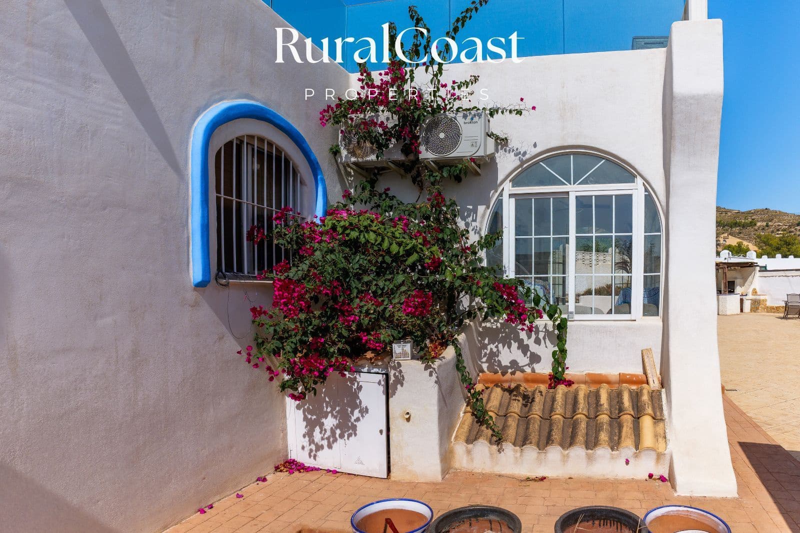 3 bedroom Villa for sale in Busot with pool - € 380,000 (Ref: 10061022)