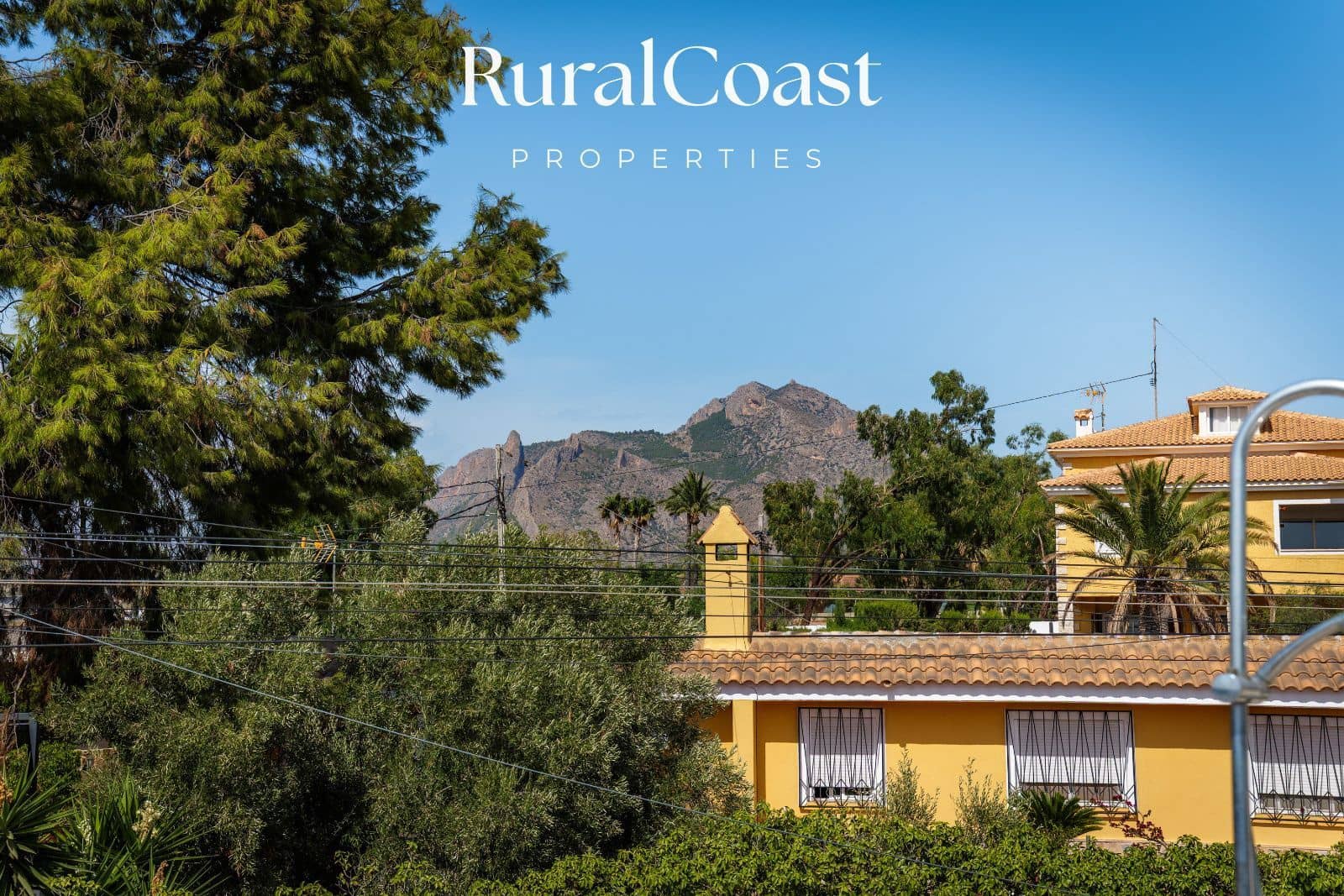 3 bedroom Villa for sale in Busot with pool - € 380,000 (Ref: 10061022)
