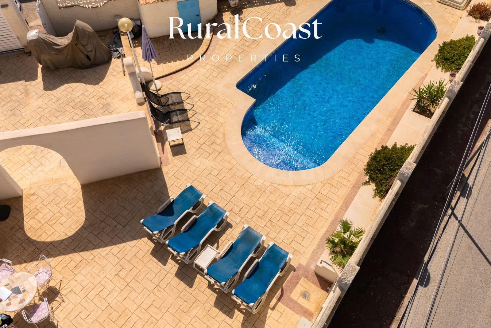 3 bedroom Villa for sale in Busot with pool - € 380,000 (Ref: 10061022)