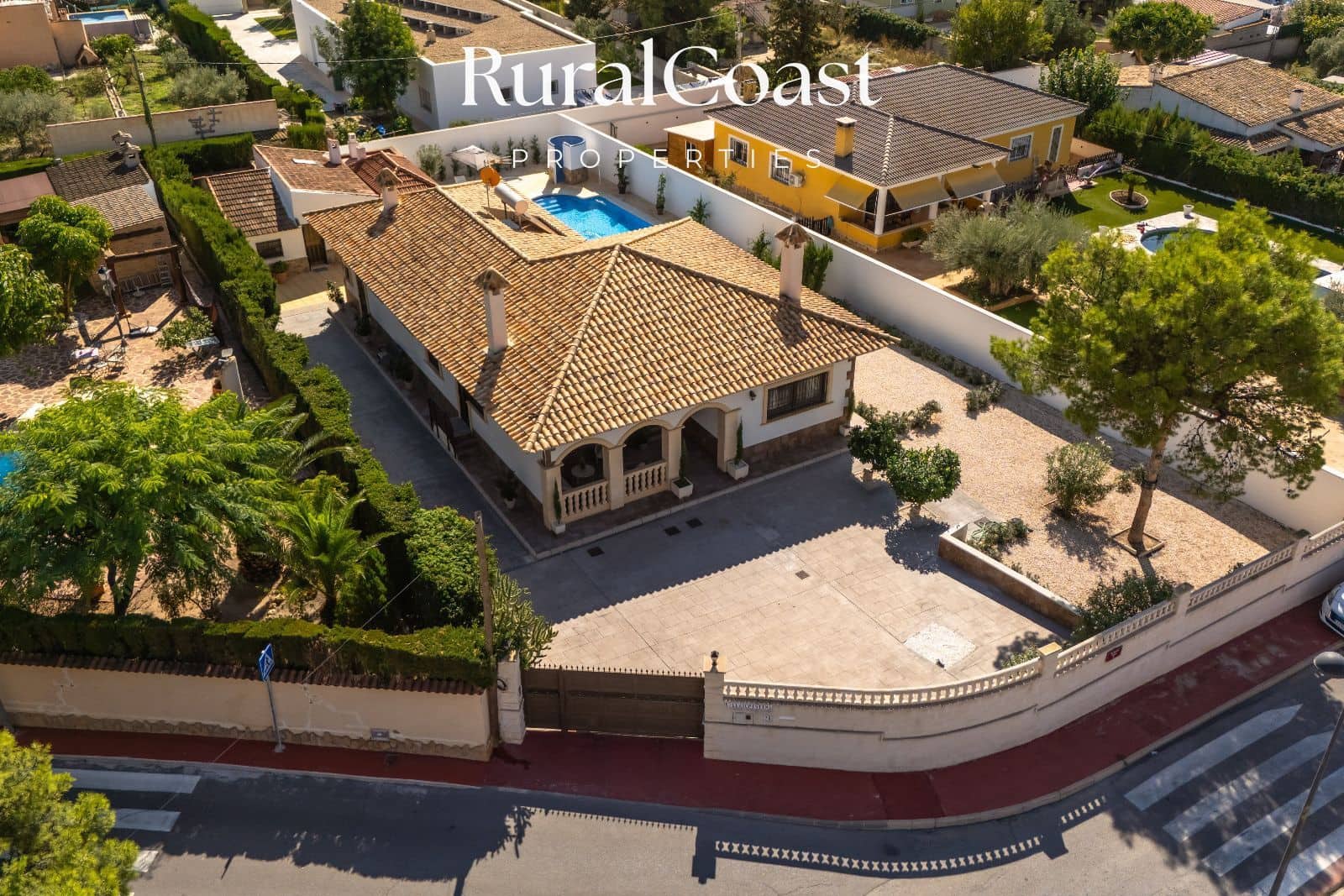 4 soveværelse Villa til salg i Busot med swimmingpool garage - € 535.000 (Ref: 10155745)