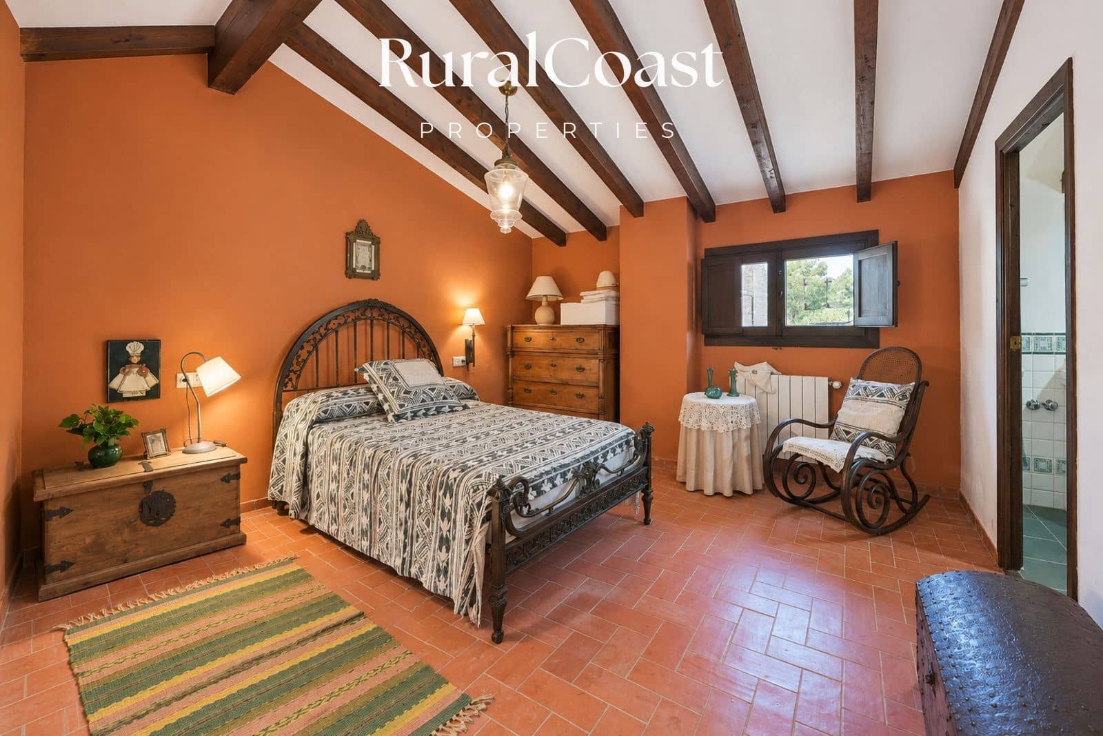 5 bedroom Villa for sale in La Torre de les Macanes with garage - € 415,000 (Ref: 10158181)
