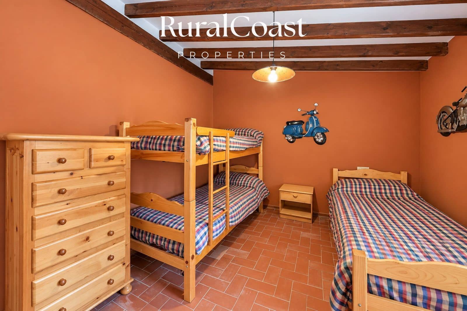 5 bedroom Villa for sale in La Torre de les Macanes with garage - € 415,000 (Ref: 10158181)