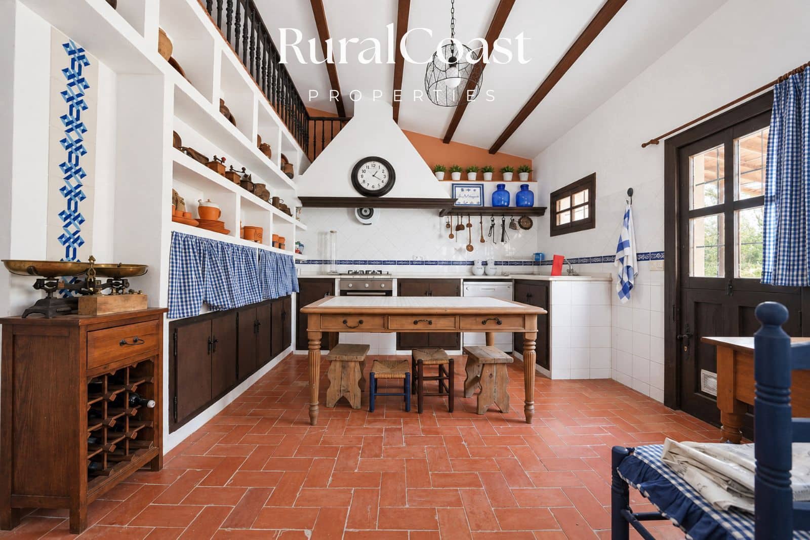 5 bedroom Villa for sale in La Torre de les Macanes with garage - € 415,000 (Ref: 10158181)