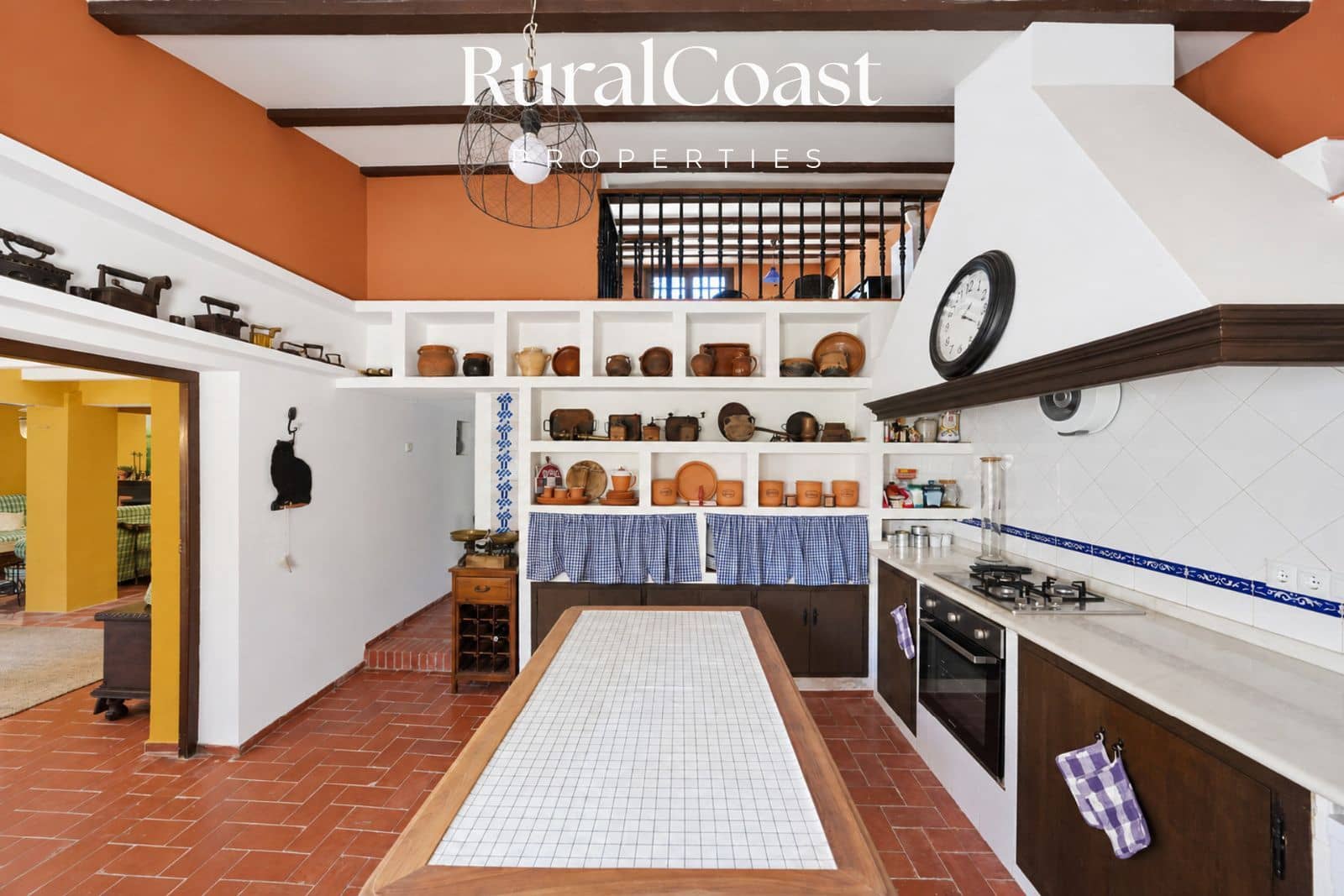 5 bedroom Villa for sale in La Torre de les Macanes with garage - € 415,000 (Ref: 10158181)