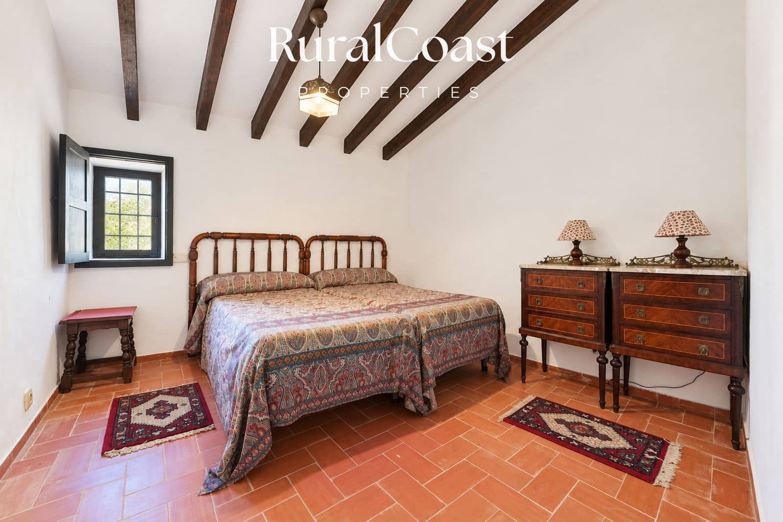 5 bedroom Villa for sale in La Torre de les Macanes with garage - € 415,000 (Ref: 10158181)