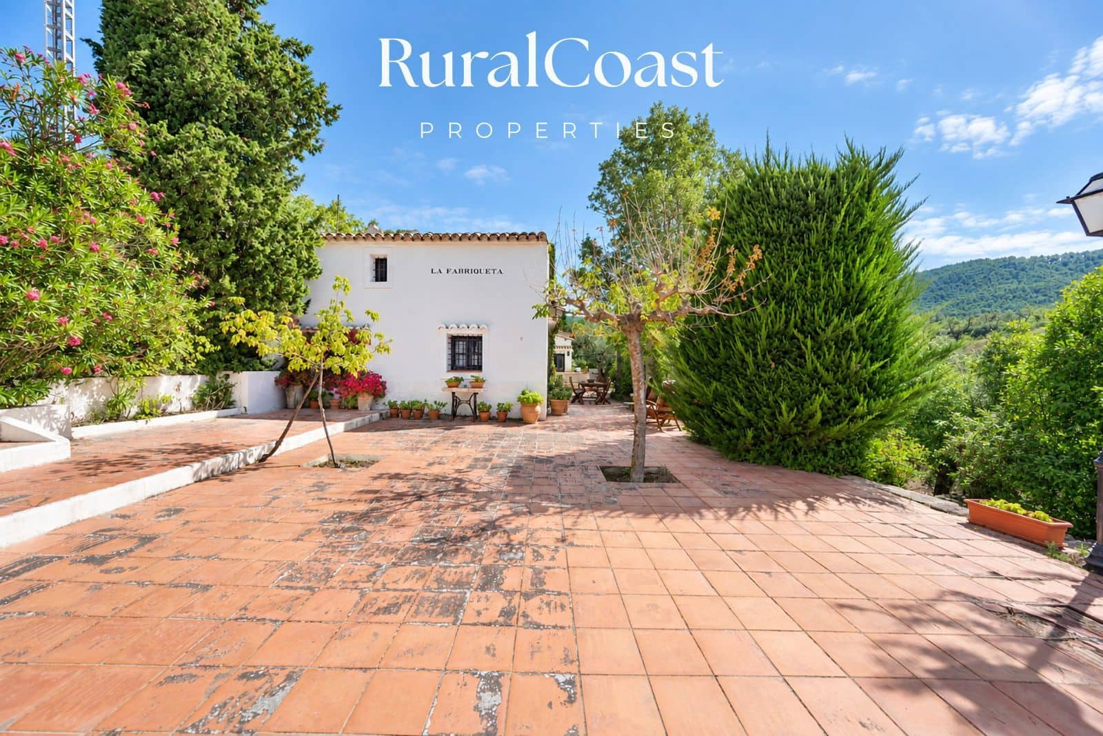 5 bedroom Villa for sale in La Torre de les Macanes with garage - € 415,000 (Ref: 10158181)