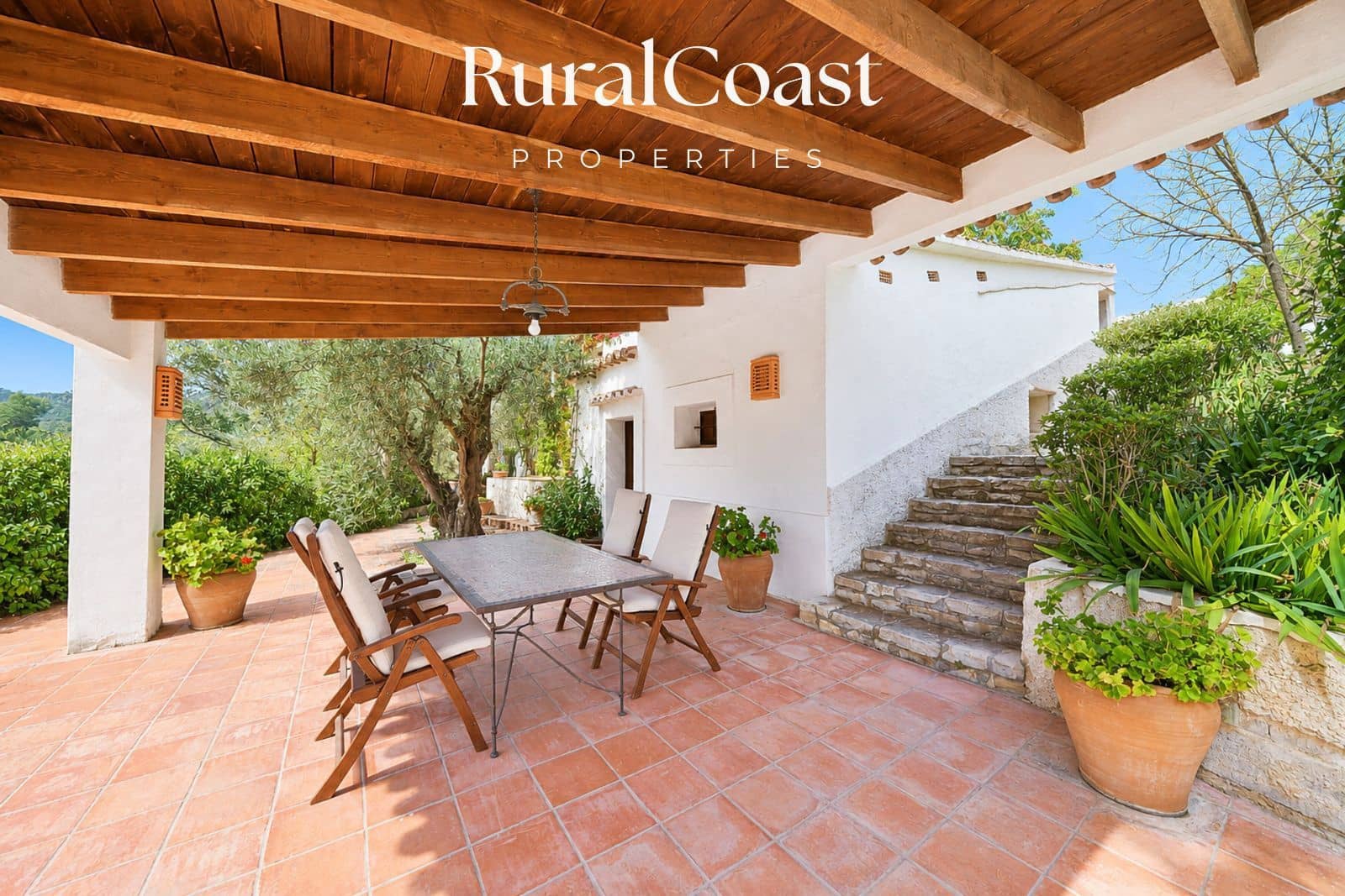 5 bedroom Villa for sale in La Torre de les Macanes with garage - € 415,000 (Ref: 10158181)