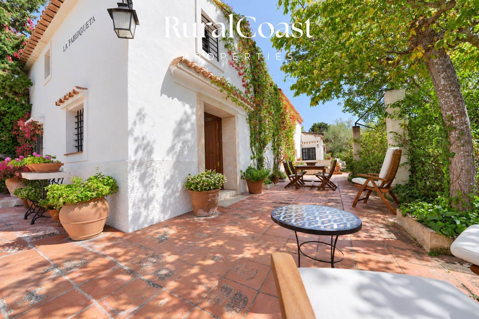 5 bedroom Villa for sale in La Torre de les Macanes with garage - € 415,000 (Ref: 10158181)