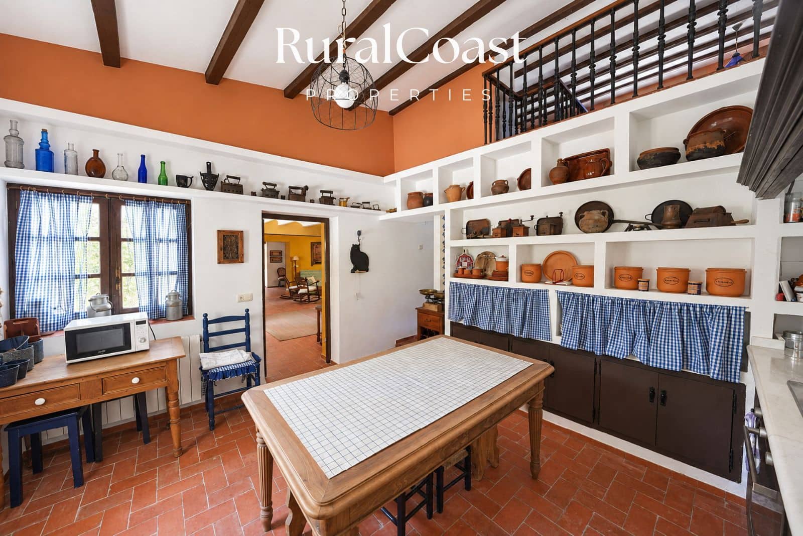 5 bedroom Villa for sale in La Torre de les Macanes with garage - € 415,000 (Ref: 10158181)