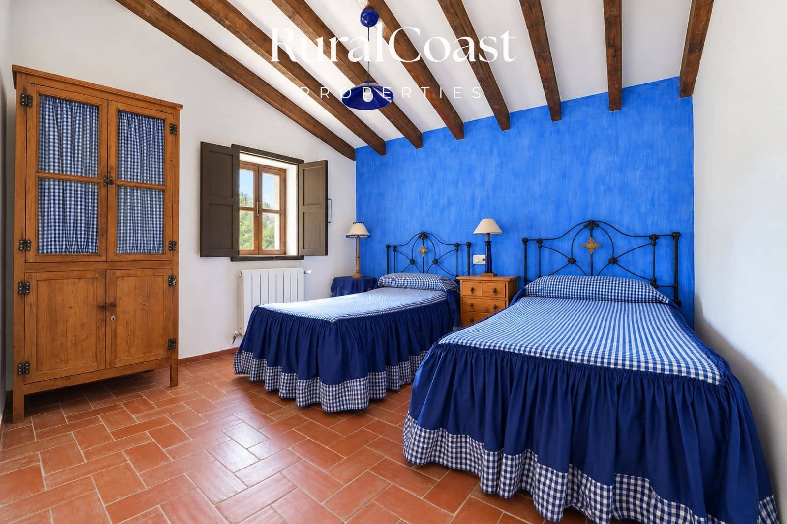 5 bedroom Villa for sale in La Torre de les Macanes with garage - € 415,000 (Ref: 10158181)