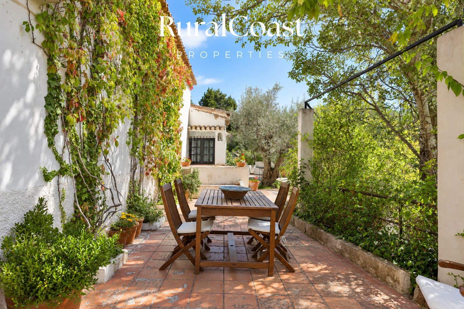 5 bedroom Villa for sale in La Torre de les Macanes with garage - € 415,000 (Ref: 10158181)