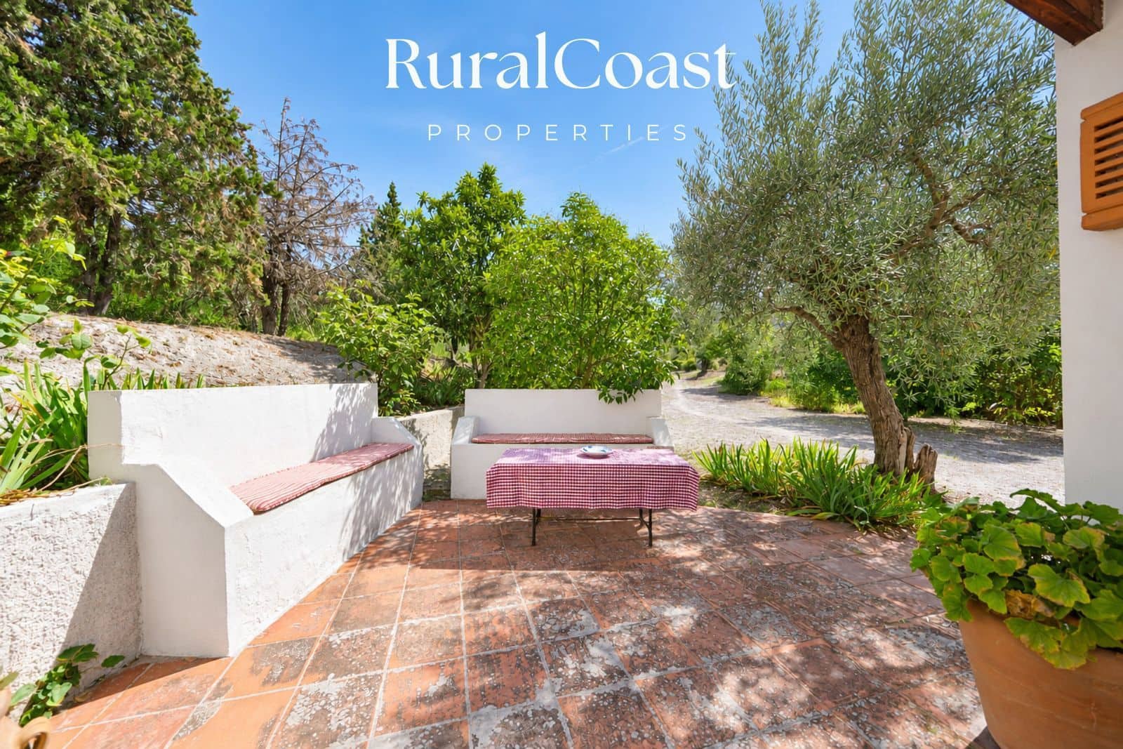 5 bedroom Villa for sale in La Torre de les Macanes with garage - € 415,000 (Ref: 10158181)