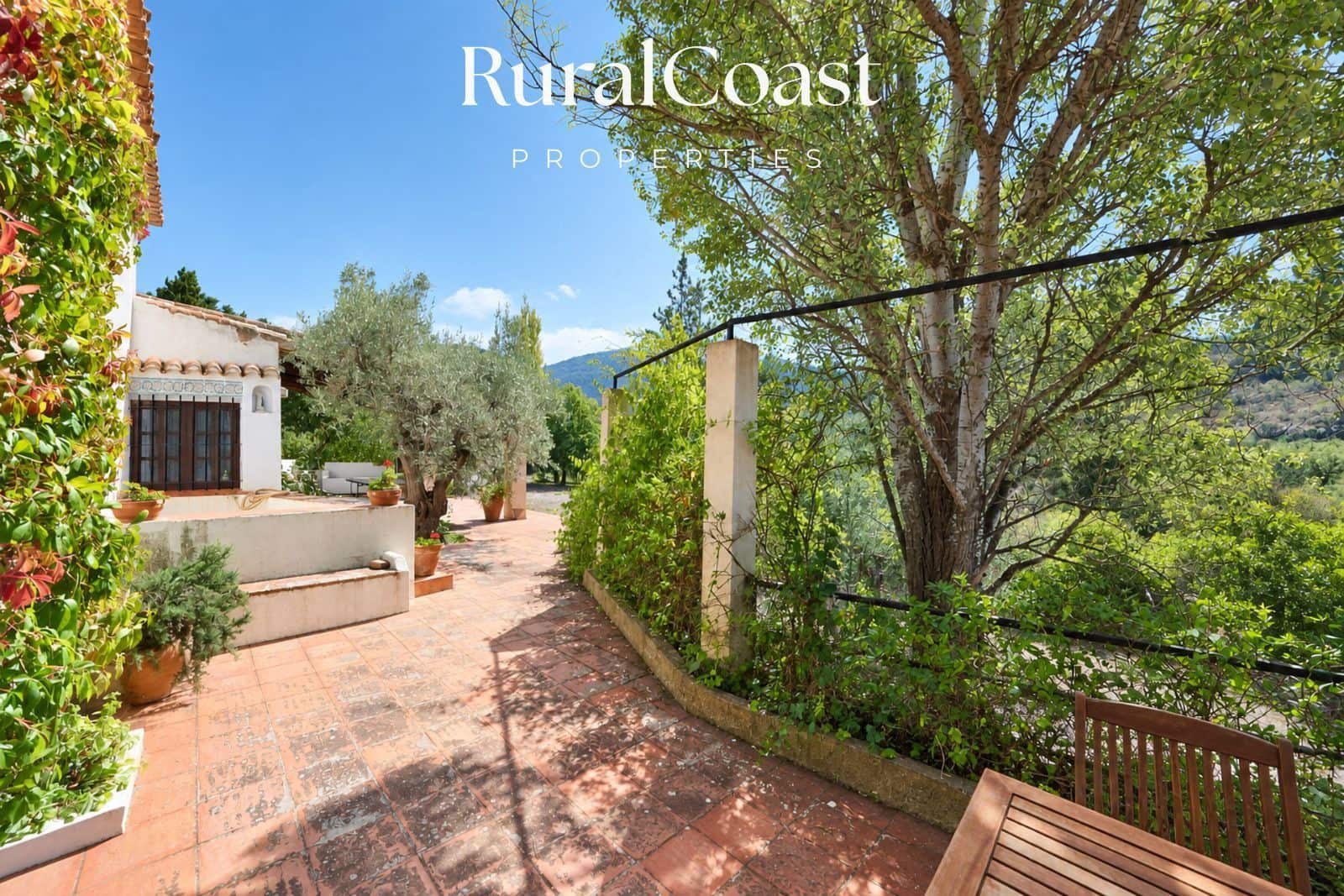 5 bedroom Villa for sale in La Torre de les Macanes with garage - € 415,000 (Ref: 10158181)