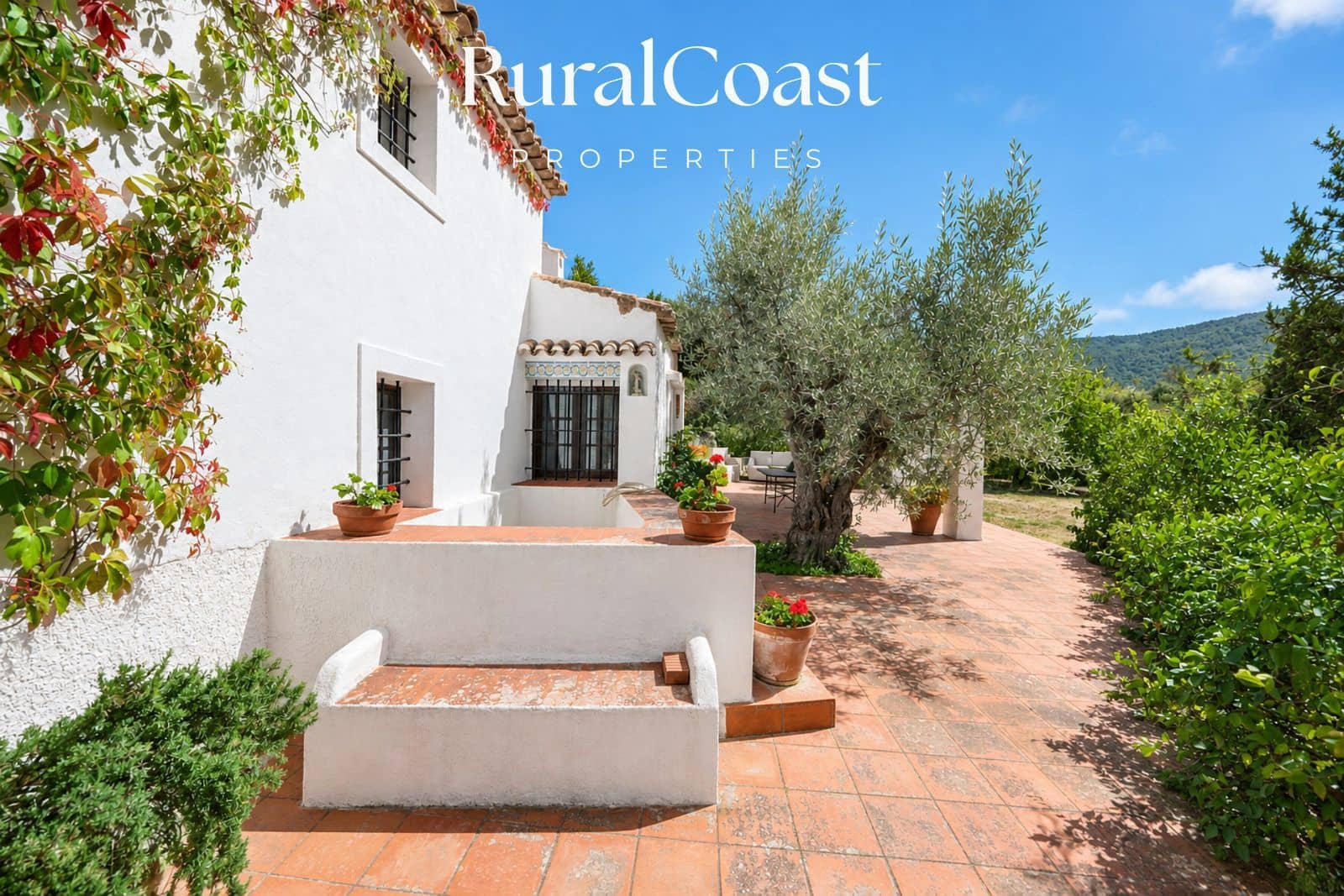 5 bedroom Villa for sale in La Torre de les Macanes with garage - € 415,000 (Ref: 10158181)