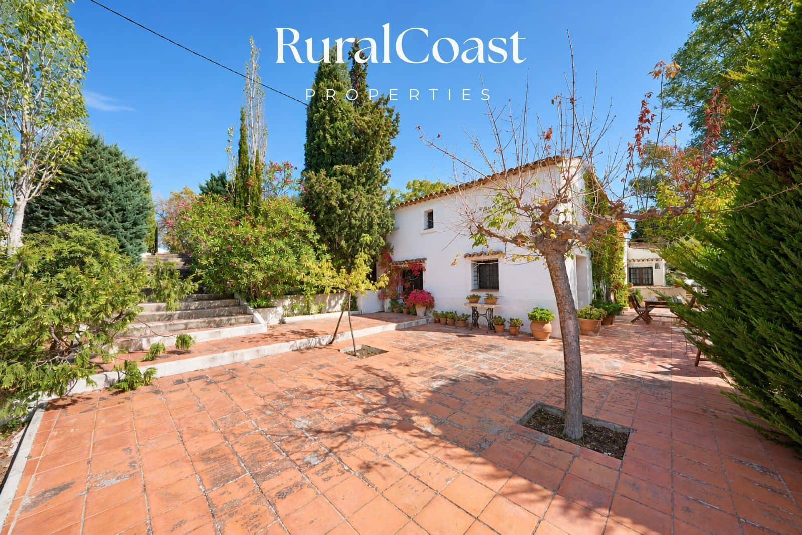 5 bedroom Villa for sale in La Torre de les Macanes with garage - € 415,000 (Ref: 10158181)