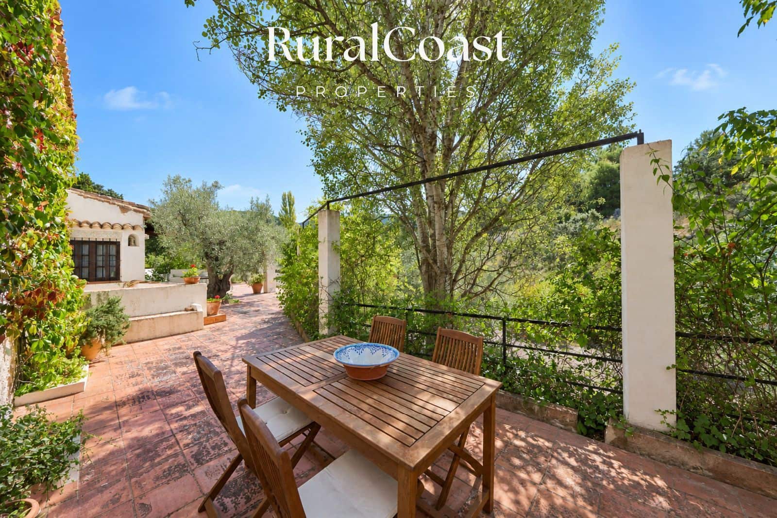 5 bedroom Villa for sale in La Torre de les Macanes with garage - € 415,000 (Ref: 10158181)