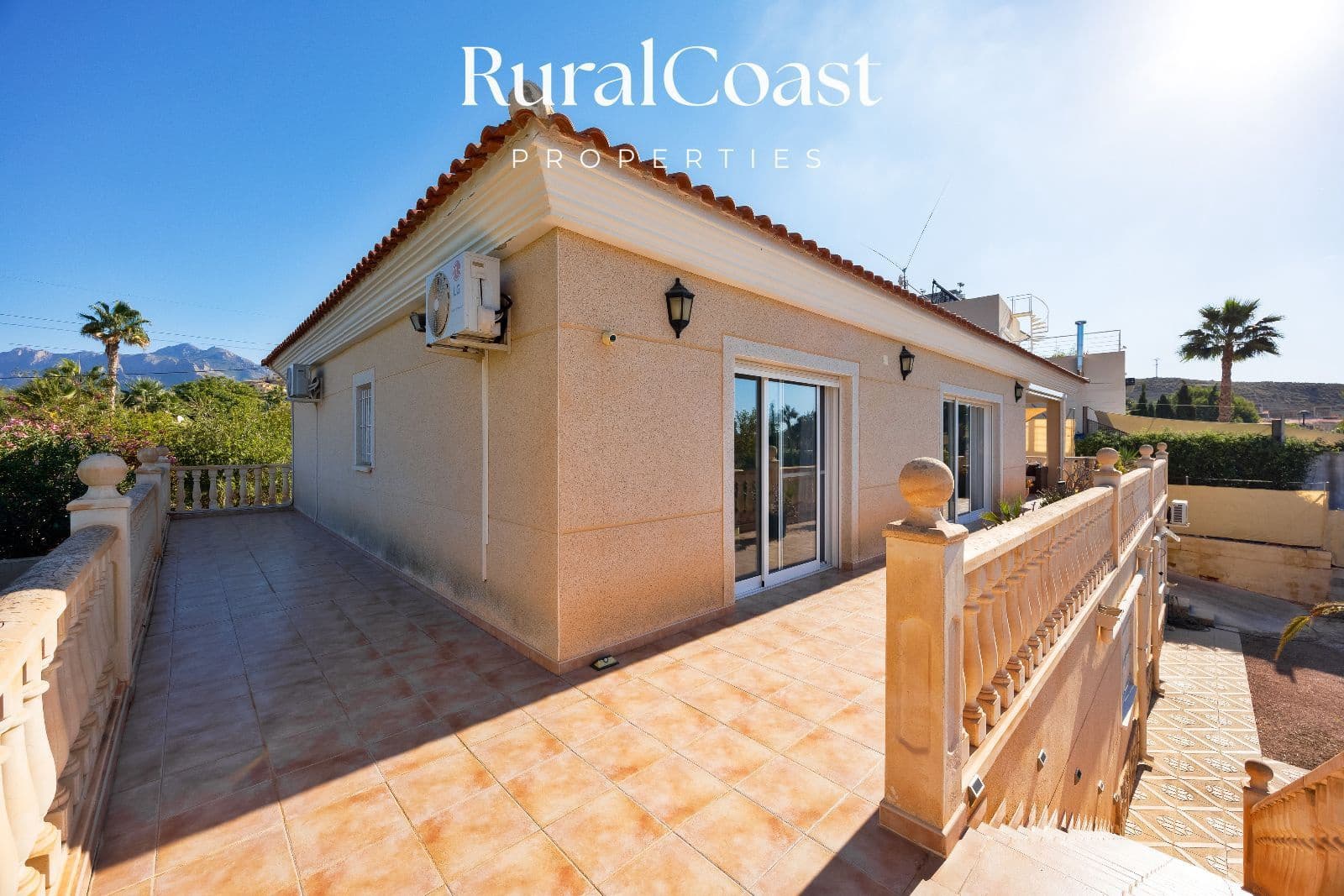 5 soveværelse Villa til salg i Busot med swimmingpool - € 499.000 (Ref: 10158500)