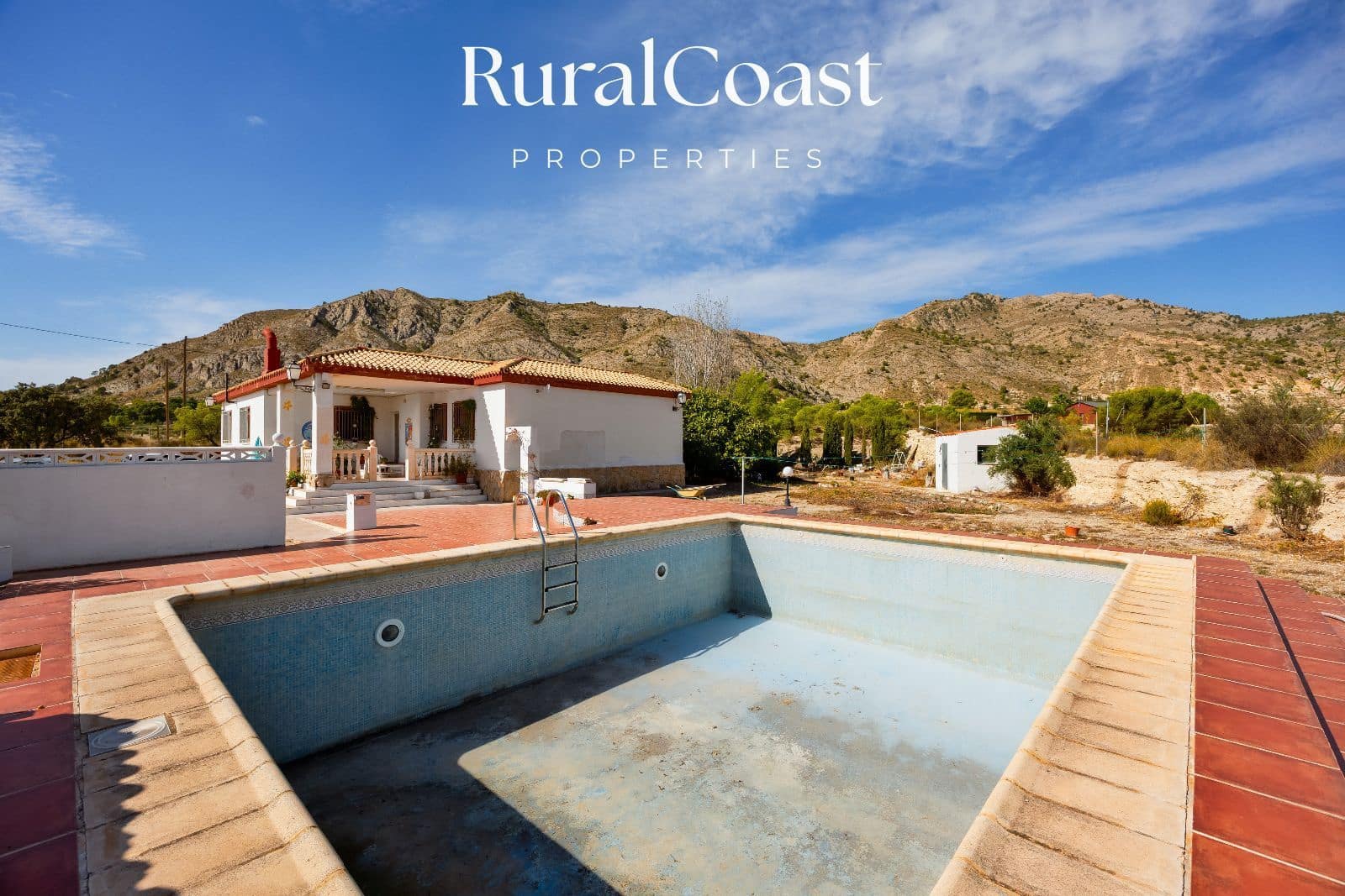 Chalet de 6 habitaciones en Jijona / Xixona en venta con piscina garaje - 250.000 € (Ref: 10181023)