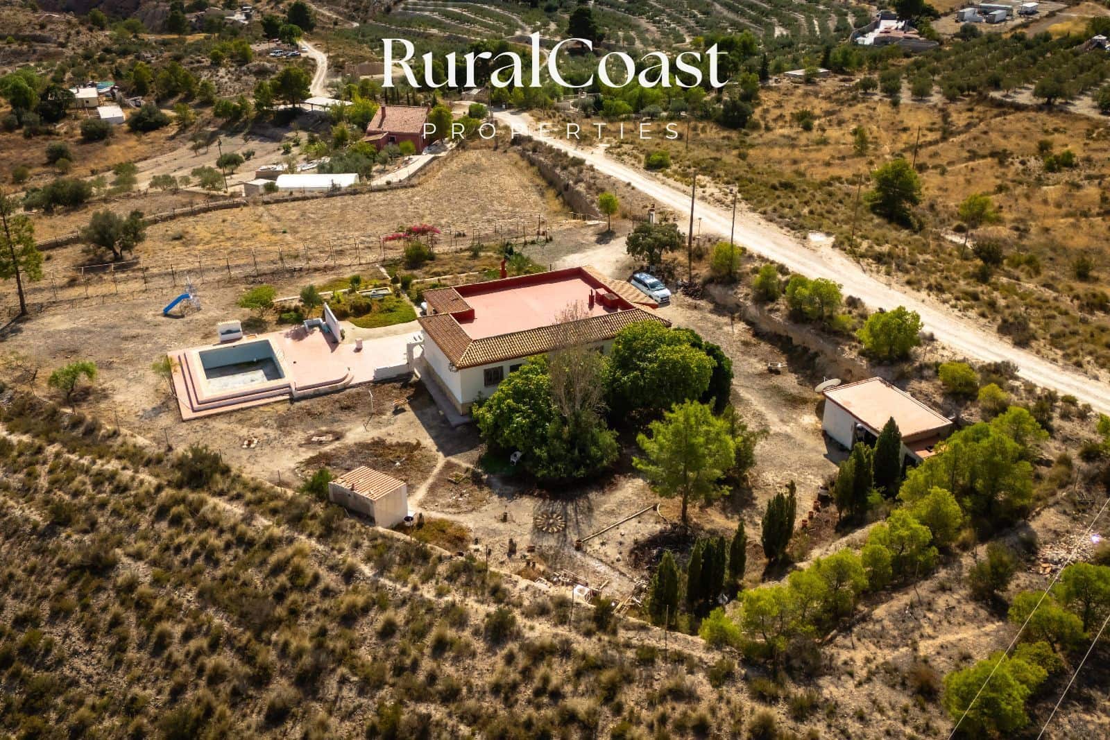 Chalet de 6 habitaciones en Jijona / Xixona en venta con piscina garaje - 250.000 € (Ref: 10181023)