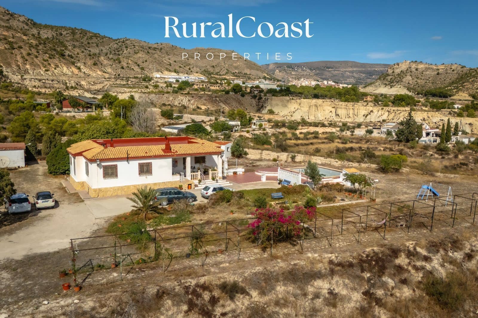 Chalet de 6 habitaciones en Jijona / Xixona en venta con piscina garaje - 250.000 € (Ref: 10181023)
